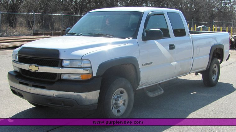 image for item 3051 2002 Chevrolet C2500HD Silverado four door extended cab pickup