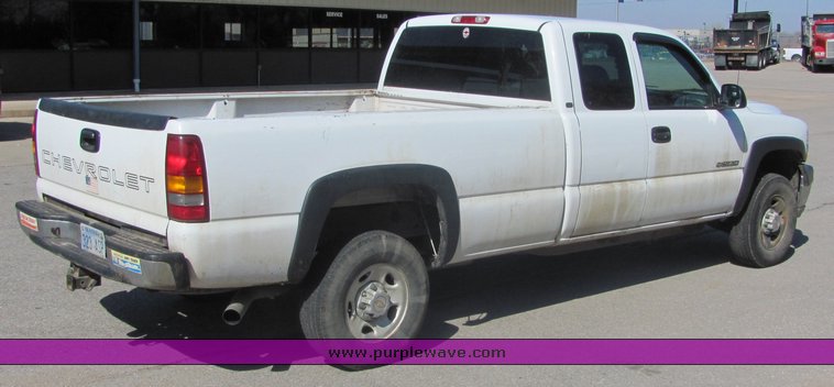 image for item 3051 2002 Chevrolet C2500HD Silverado four door extended cab pickup