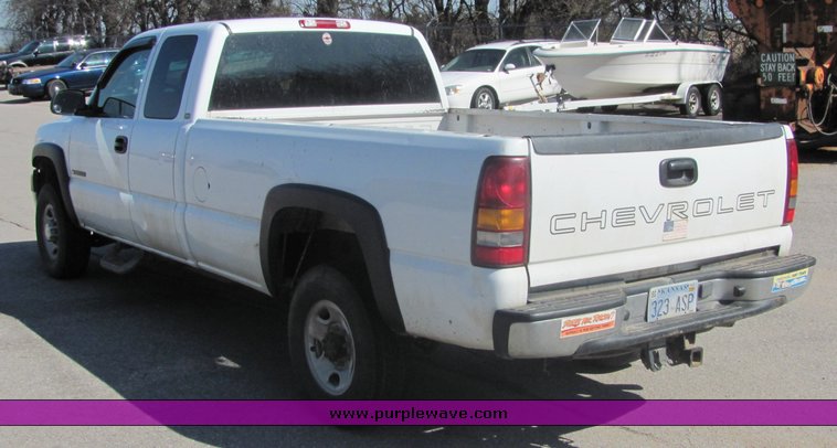 image for item 3051 2002 Chevrolet C2500HD Silverado four door extended cab pickup