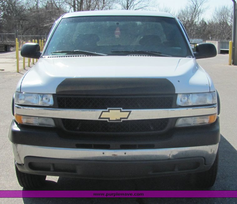 image for item 3051 2002 Chevrolet C2500HD Silverado four door extended cab pickup