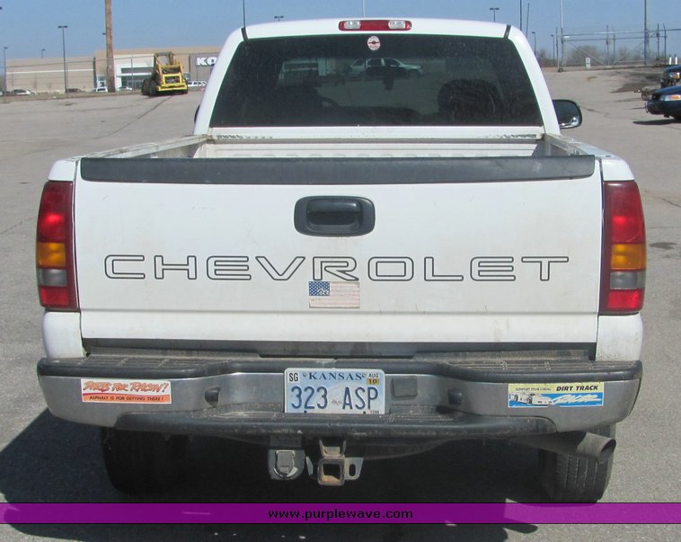image for item 3051 2002 Chevrolet C2500HD Silverado four door extended cab pickup