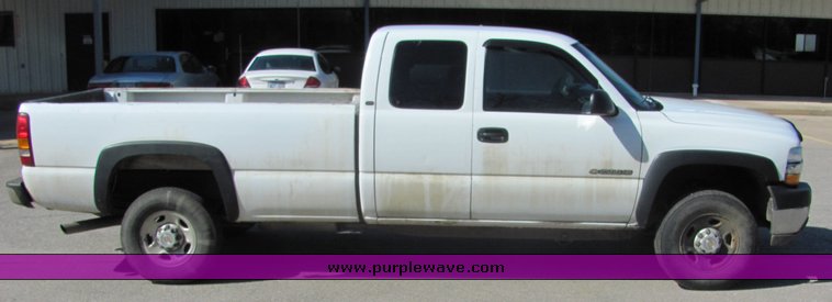 image for item 3051 2002 Chevrolet C2500HD Silverado four door extended cab pickup
