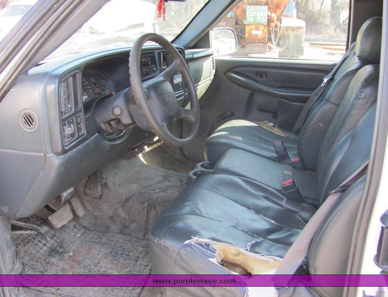 image for item 3051 2002 Chevrolet C2500HD Silverado four door extended cab pickup