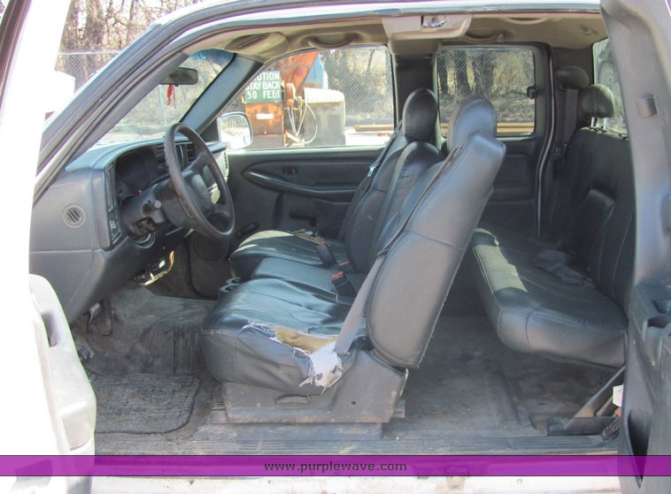 image for item 3051 2002 Chevrolet C2500HD Silverado four door extended cab pickup