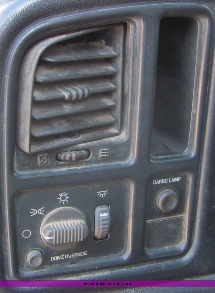 image for item 3051 2002 Chevrolet C2500HD Silverado four door extended cab pickup