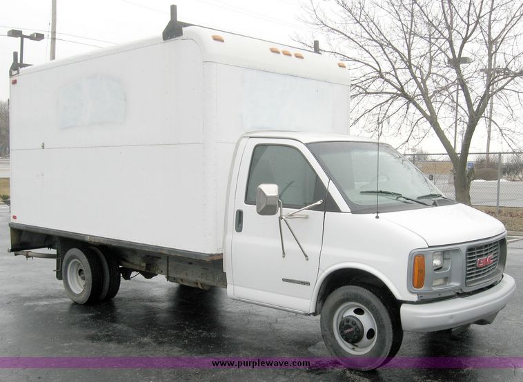 image for item 5599 2001 GMC Savana G3500 box truck