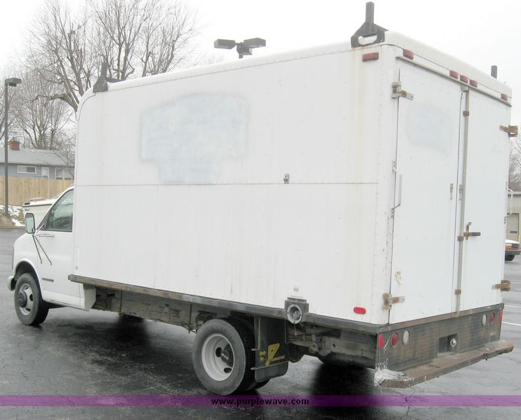 image for item 5599 2001 GMC Savana G3500 box truck