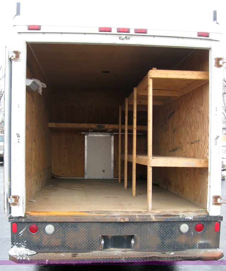 image for item 5599 2001 GMC Savana G3500 box truck