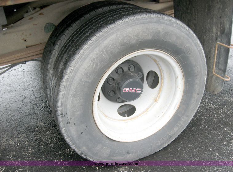 image for item 5599 2001 GMC Savana G3500 box truck