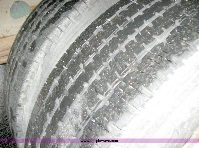 image for item 5599 2001 GMC Savana G3500 box truck