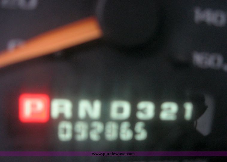 image for item 5599 2001 GMC Savana G3500 box truck