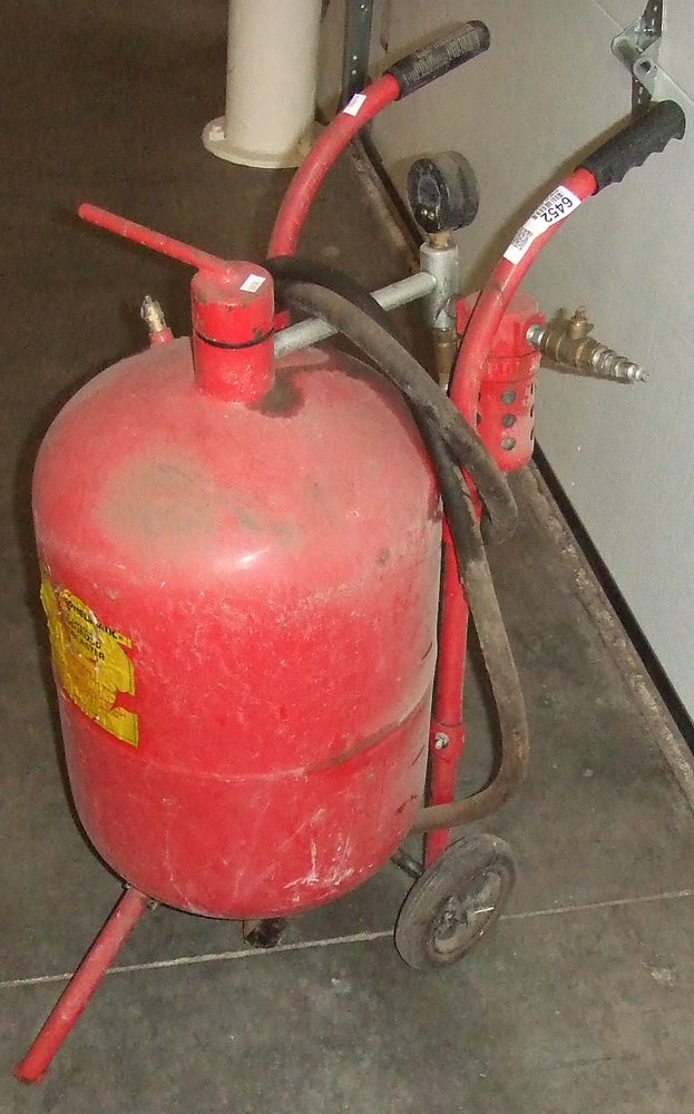 image for item 6452 Central Pneumatic pressurized sand blaster