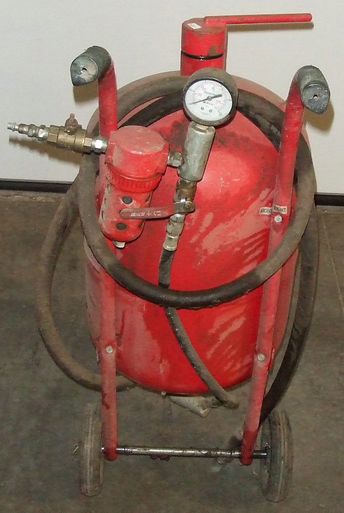 image for item 6452 Central Pneumatic pressurized sand blaster