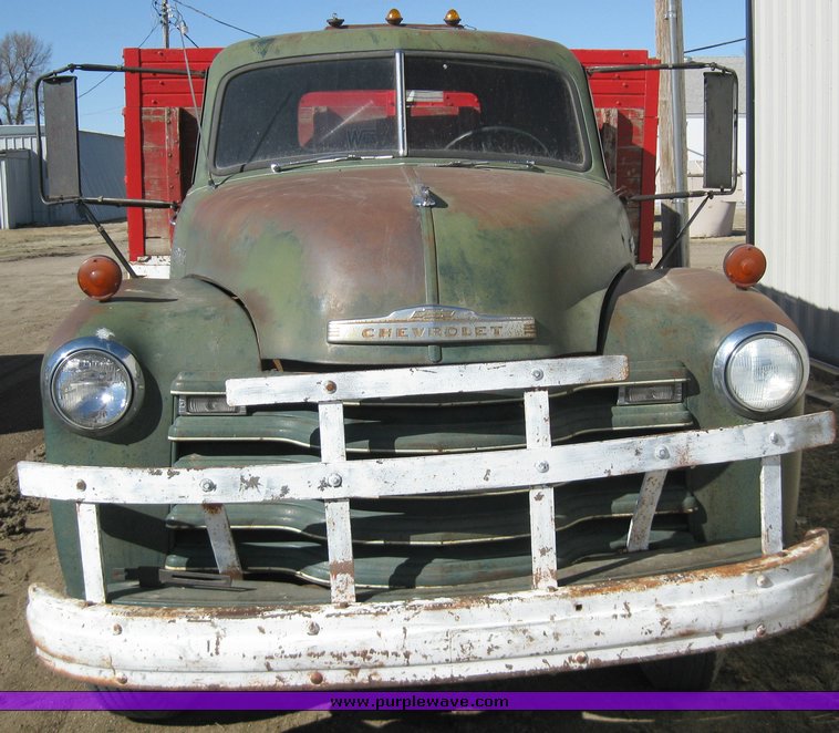 image for item 8900 1948 Chevrolet Loadmaster truck