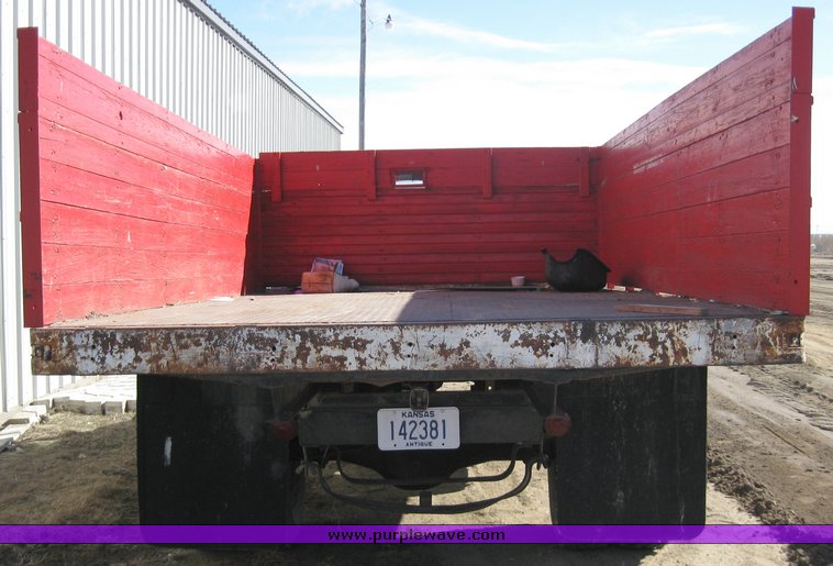 image for item 8900 1948 Chevrolet Loadmaster truck