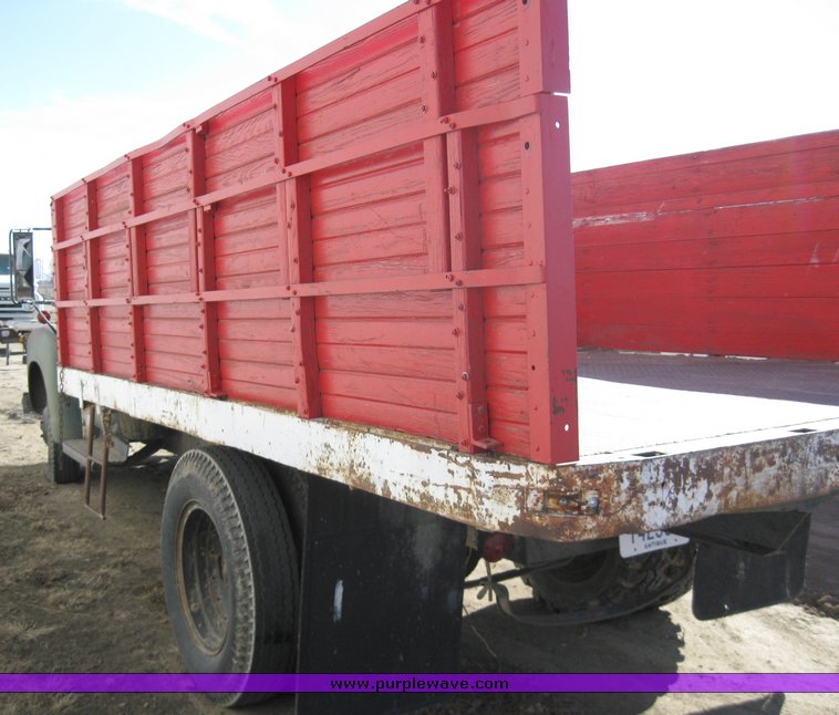 image for item 8900 1948 Chevrolet Loadmaster truck