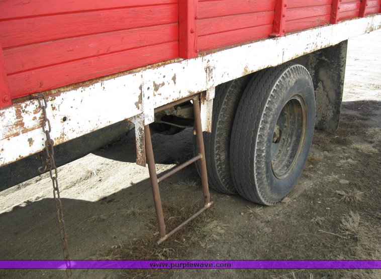 image for item 8900 1948 Chevrolet Loadmaster truck