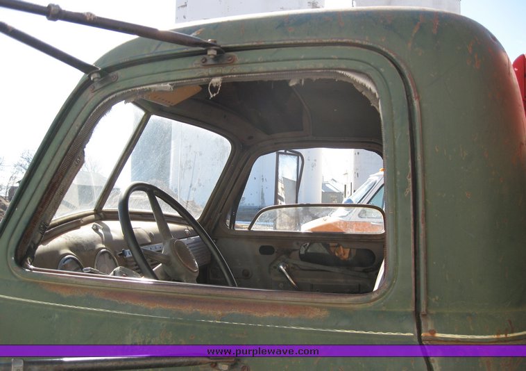 image for item 8900 1948 Chevrolet Loadmaster truck