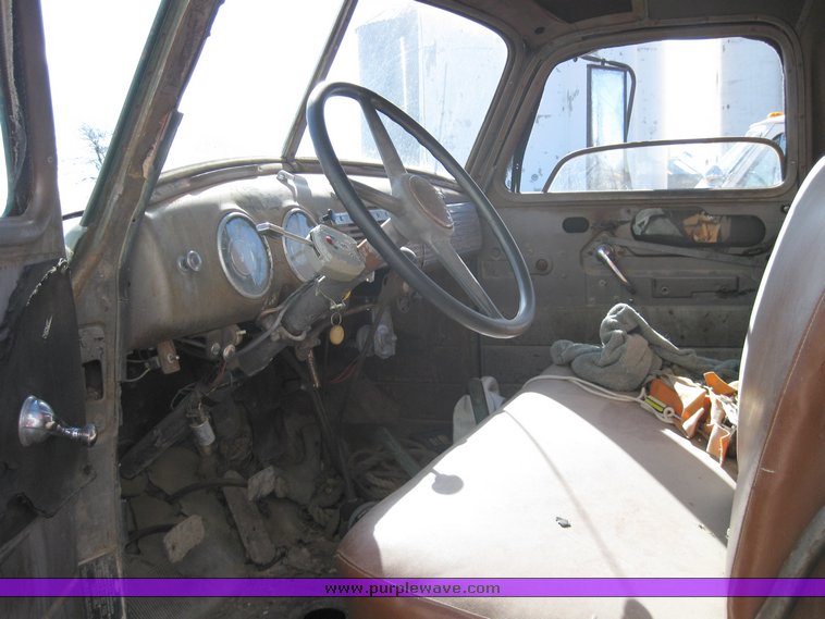 image for item 8900 1948 Chevrolet Loadmaster truck