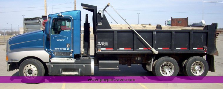 image for item 9001 2002 Kenworth T600 conventional cab dump truck