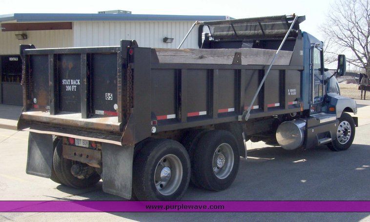 image for item 9001 2002 Kenworth T600 conventional cab dump truck