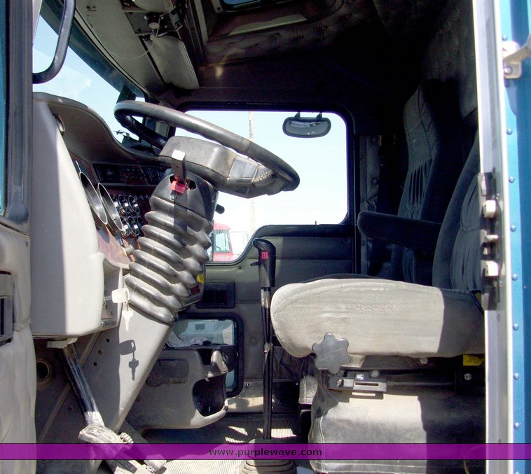 image for item 9001 2002 Kenworth T600 conventional cab dump truck