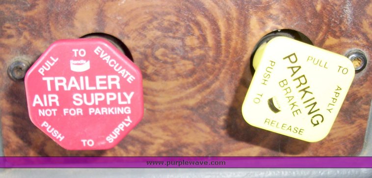 image for item 9001 2002 Kenworth T600 conventional cab dump truck