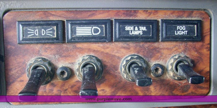 image for item 9001 2002 Kenworth T600 conventional cab dump truck