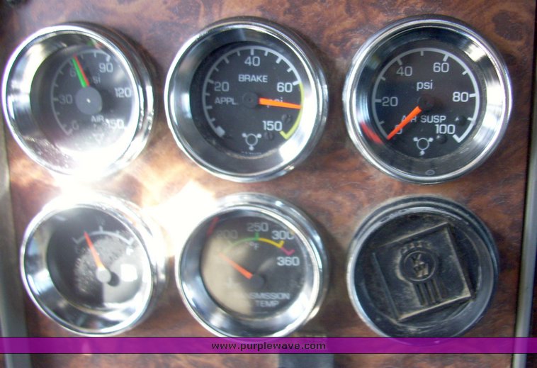 image for item 9001 2002 Kenworth T600 conventional cab dump truck