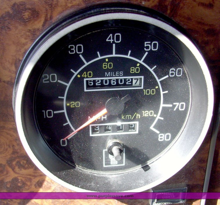 image for item 9001 2002 Kenworth T600 conventional cab dump truck