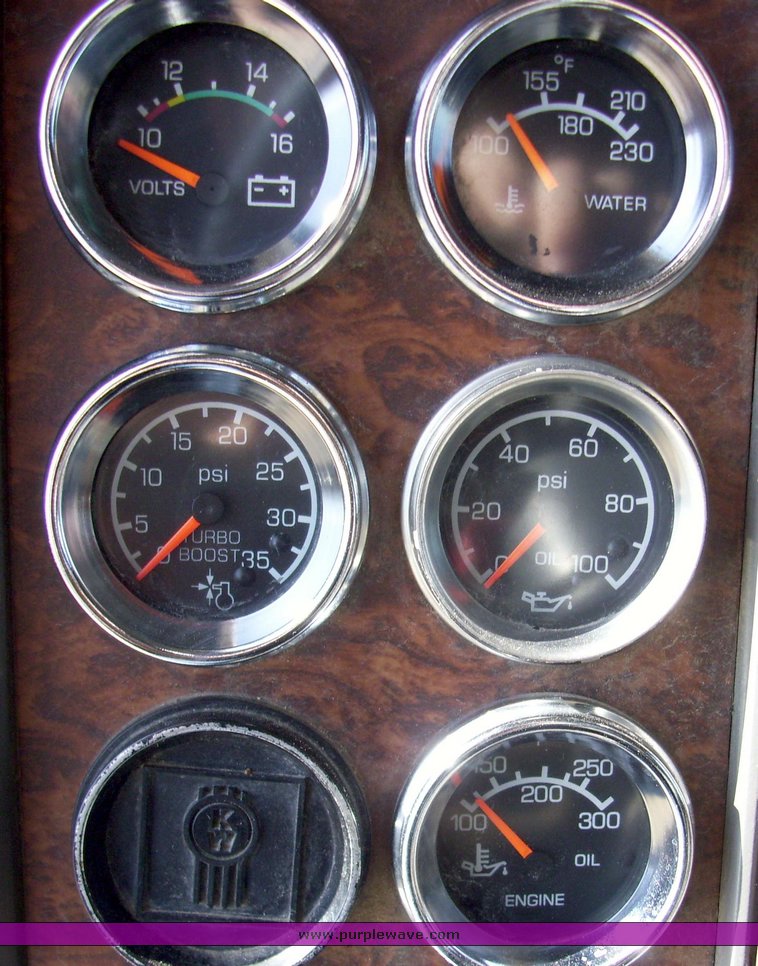 image for item 9001 2002 Kenworth T600 conventional cab dump truck