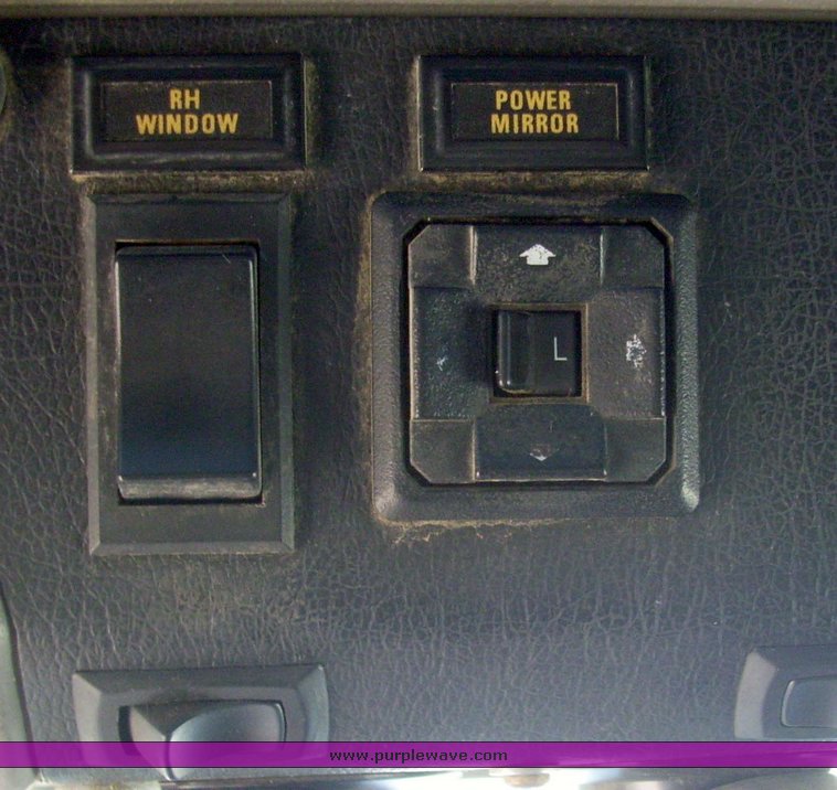 image for item 9001 2002 Kenworth T600 conventional cab dump truck