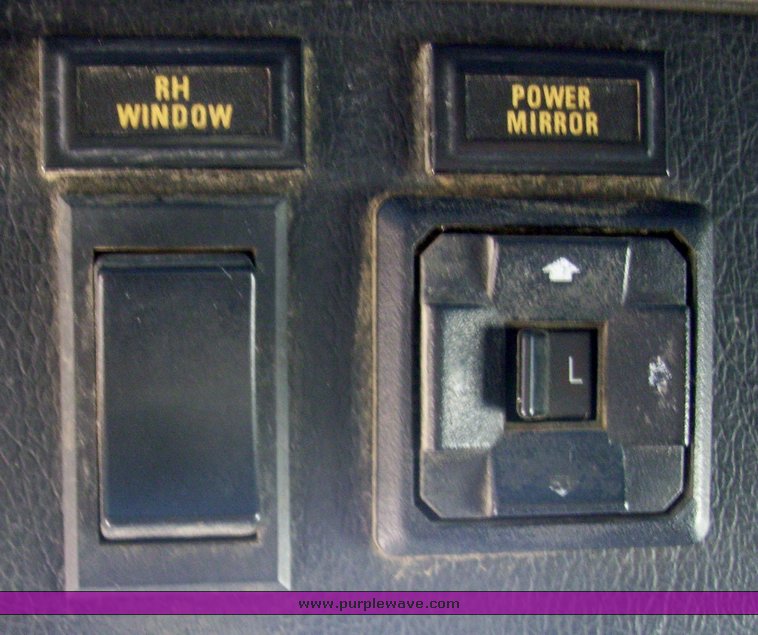 image for item 9001 2002 Kenworth T600 conventional cab dump truck