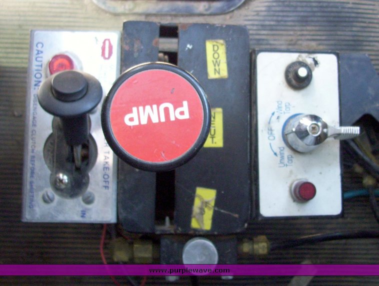 image for item 9001 2002 Kenworth T600 conventional cab dump truck