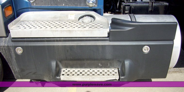 image for item 9001 2002 Kenworth T600 conventional cab dump truck