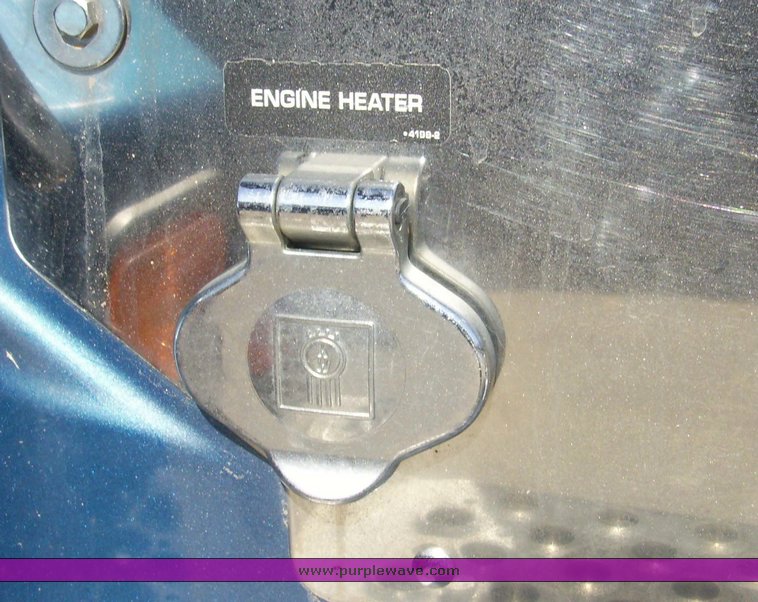 image for item 9001 2002 Kenworth T600 conventional cab dump truck