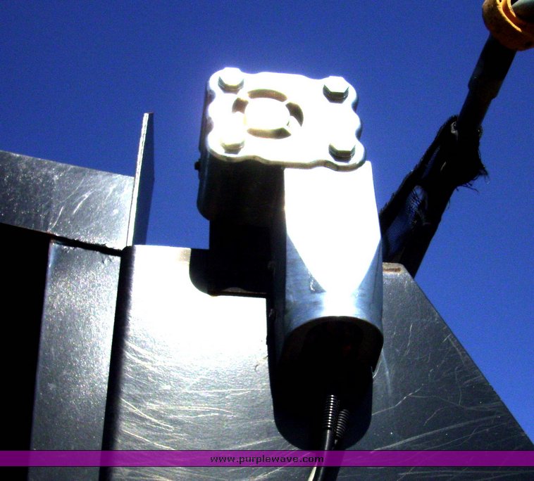 image for item 9001 2002 Kenworth T600 conventional cab dump truck