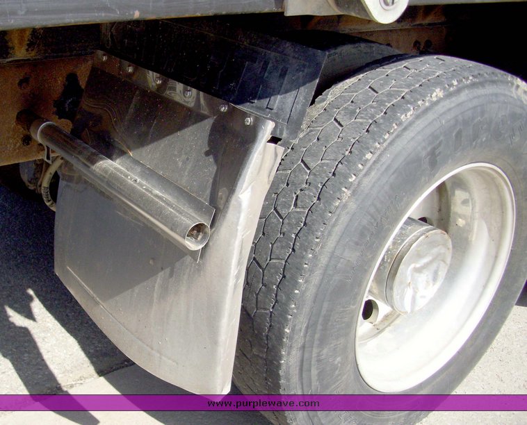 image for item 9001 2002 Kenworth T600 conventional cab dump truck