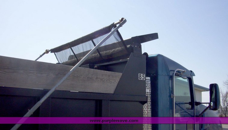 image for item 9001 2002 Kenworth T600 conventional cab dump truck