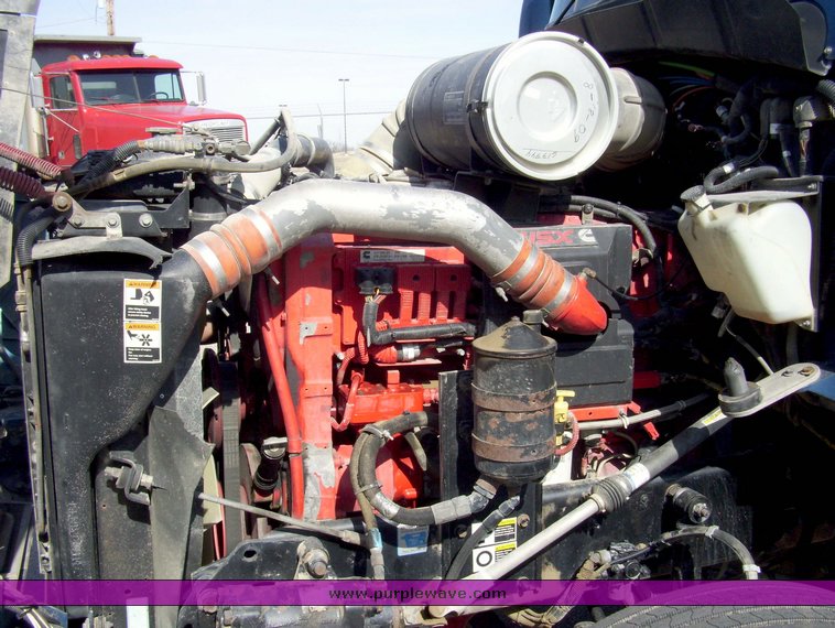 image for item 9001 2002 Kenworth T600 conventional cab dump truck