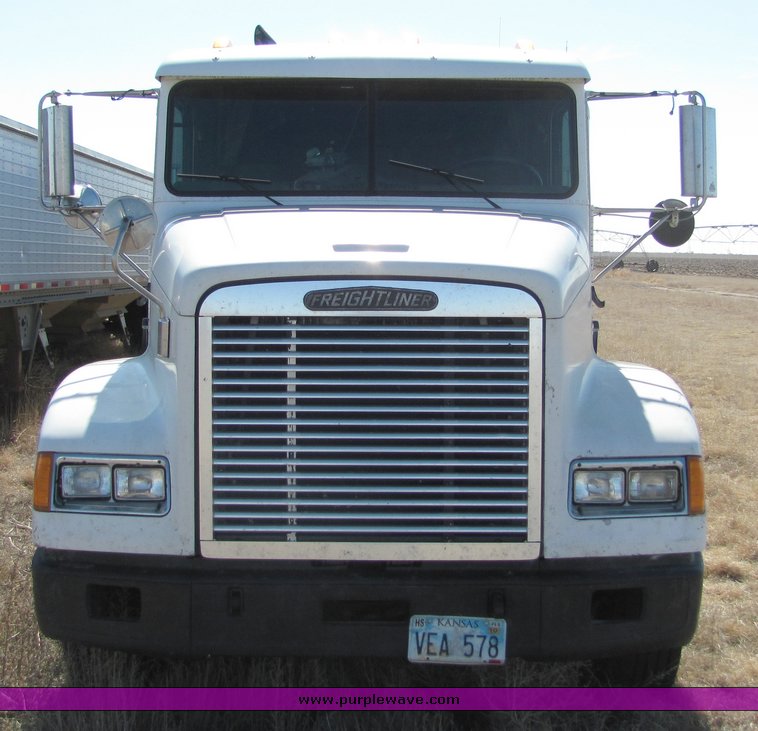 image for item 3003 1995 Freightliner Conventional FLD112 semi truck