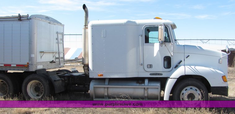 image for item 3003 1995 Freightliner Conventional FLD112 semi truck