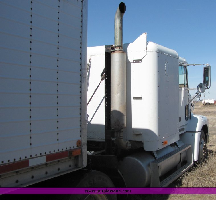 image for item 3003 1995 Freightliner Conventional FLD112 semi truck