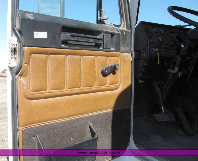 image for item 3003 1995 Freightliner Conventional FLD112 semi truck