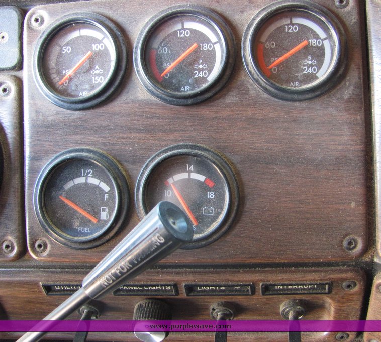 image for item 3003 1995 Freightliner Conventional FLD112 semi truck