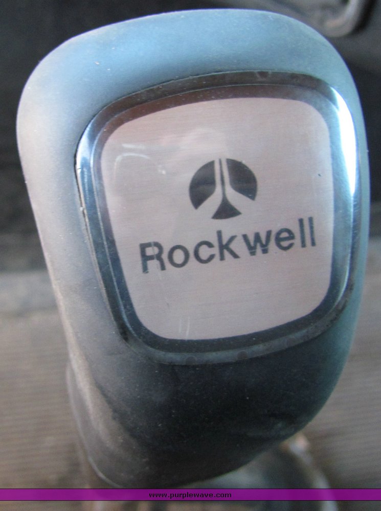 image for item 3003 1995 Freightliner Conventional FLD112 semi truck