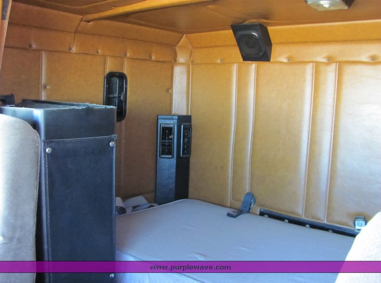 image for item 3003 1995 Freightliner Conventional FLD112 semi truck