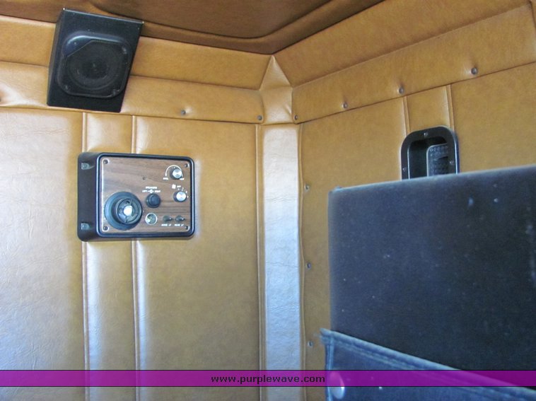 image for item 3003 1995 Freightliner Conventional FLD112 semi truck