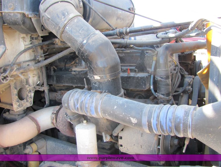 image for item 3003 1995 Freightliner Conventional FLD112 semi truck