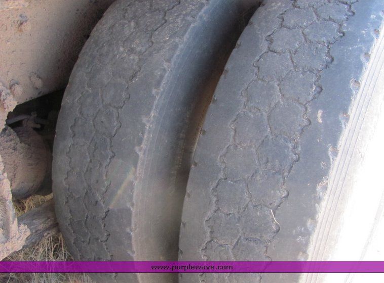 image for item 3003 1995 Freightliner Conventional FLD112 semi truck